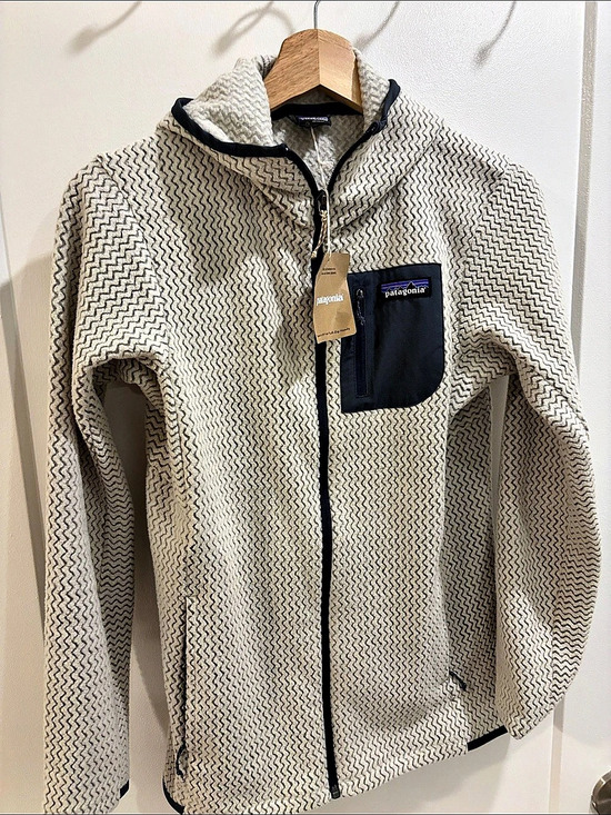 Patagonia Jackets & Blazers - Patagonia Women'Small R1 Air Full-Zip Hoody Cream & Black Small